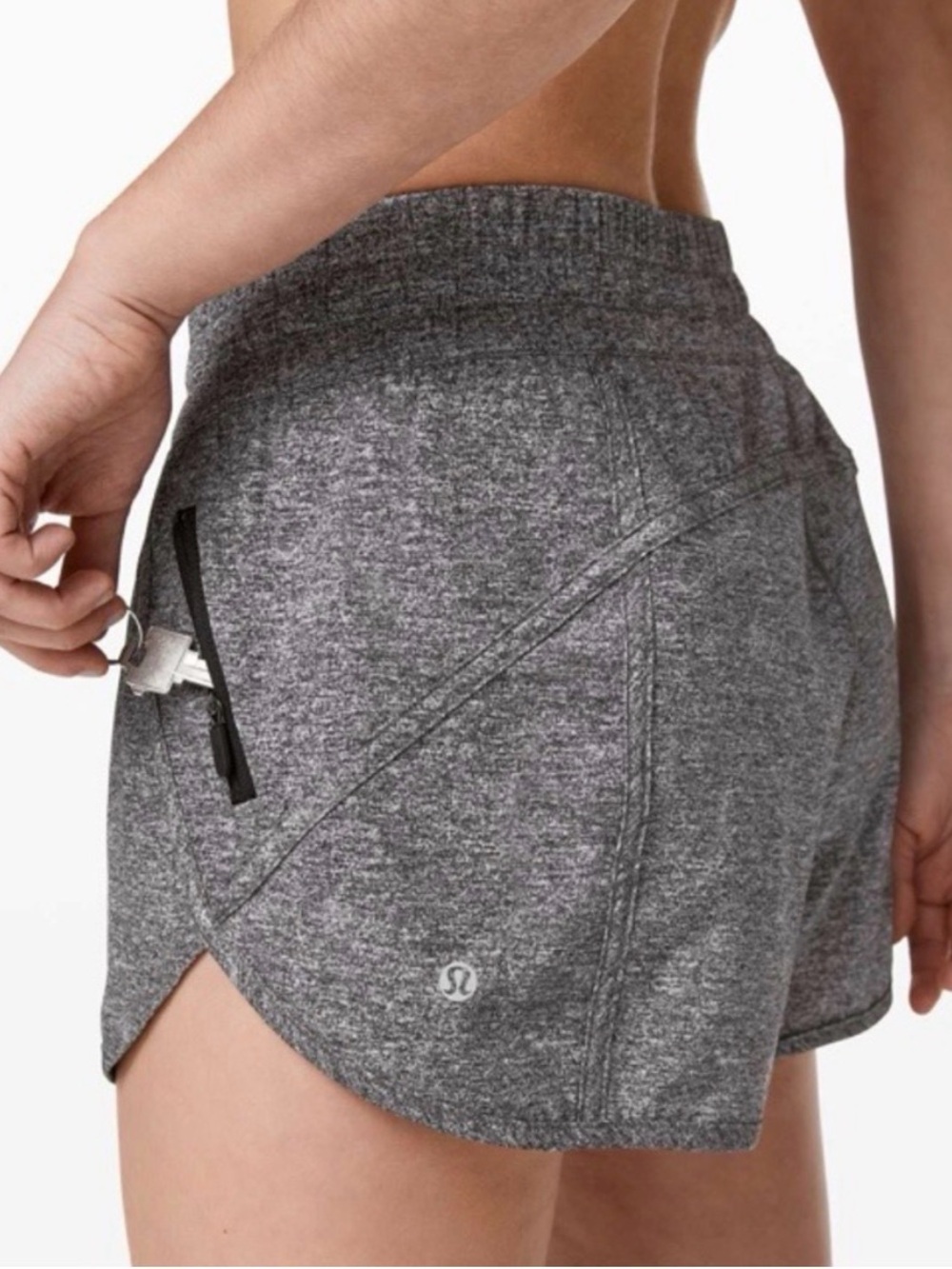 Lululemon Tracker Short V *4"
Size 4